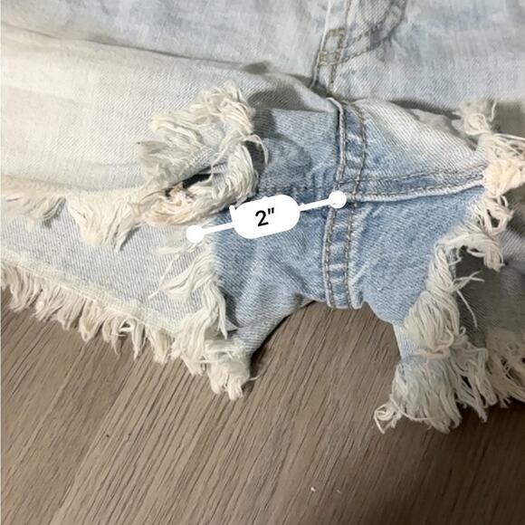 Forever 21 High Rise Raw Hem Light Wash Short Shorts Size 28 - Picture 9 of 9